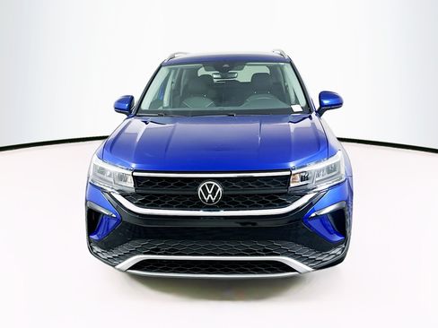 Used 2023 Volkswagen Taos SE FWD image 2