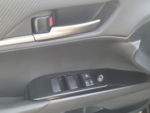 Used 2025 Toyota Camry SE FWD image 17