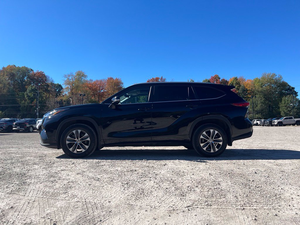 Used 2023 Toyota Highlander XLE AWD/4WD image 17