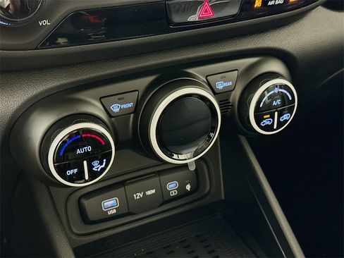 New 2025 Hyundai Venue Limited image 11