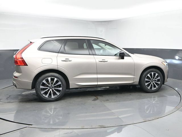 Used 2024 Volvo XC60 B5 Core w/ Climate Package AWD/4WD image 9