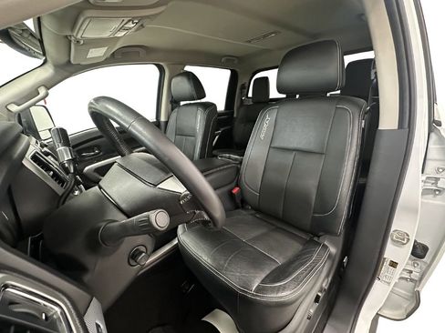Used 2019 Nissan Titan PRO-4X w/ Pro-4x Convenience Package image 11