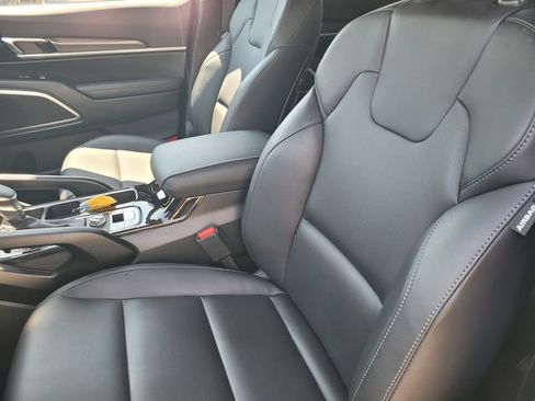 Used 2025 Kia Telluride S FWD image 11