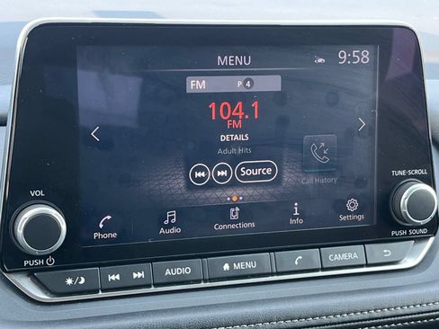 Used 2025 Nissan Rogue SV FWD image 21
