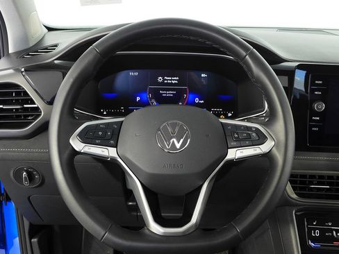 Used 2025 Volkswagen Taos SE FWD image 27