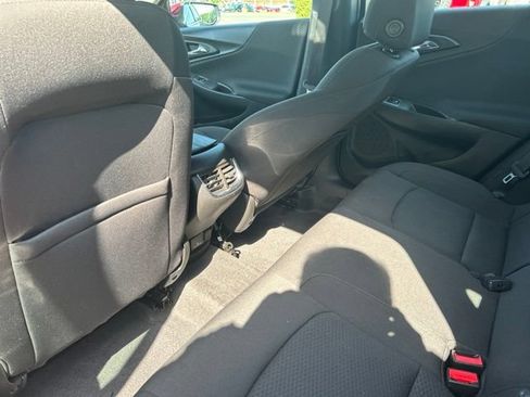 Used 2018 Chevrolet Malibu LT FWD image 12