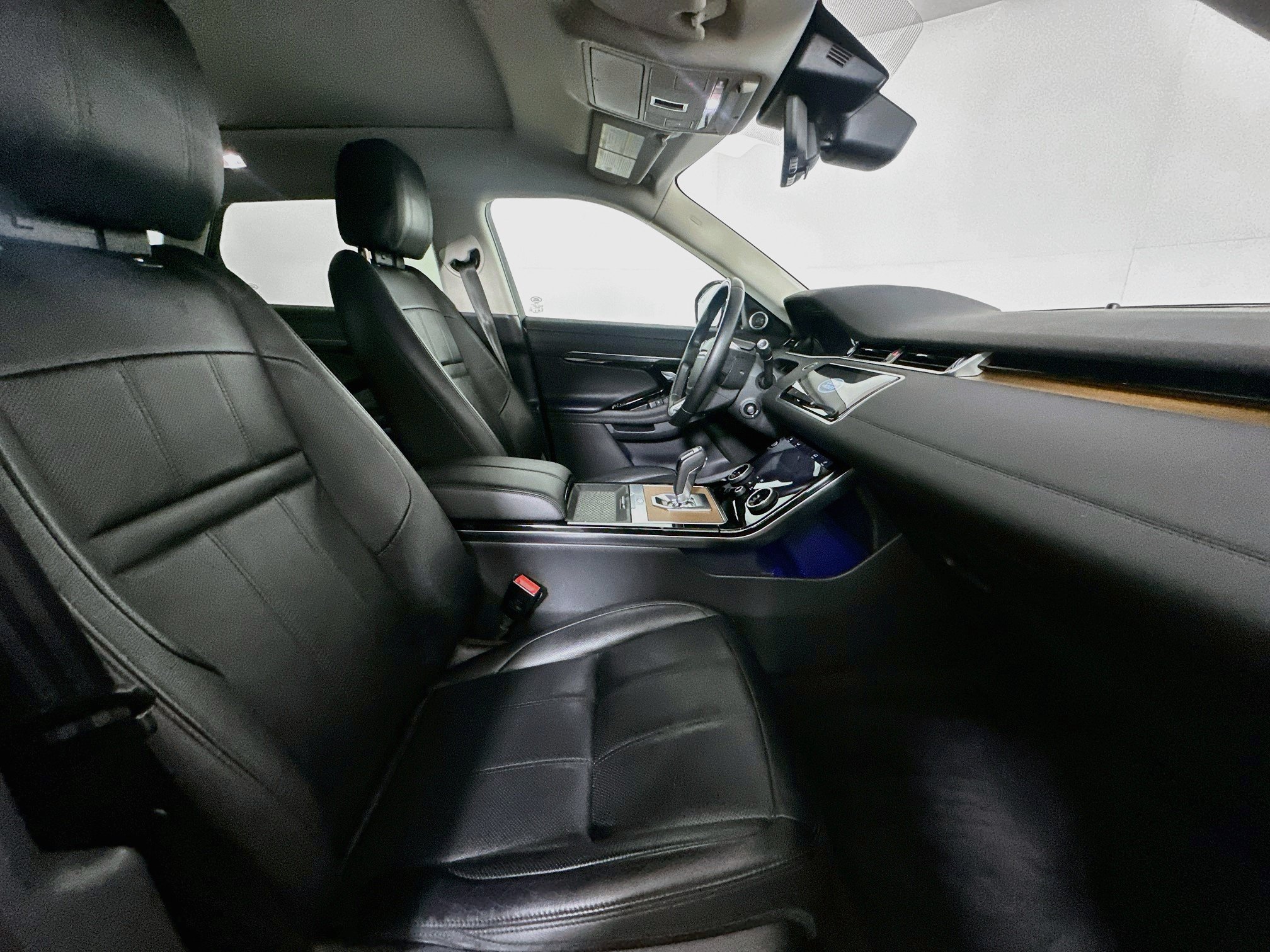 Used 2020 Land Rover Range Rover Evoque SE AWD/4WD image 32