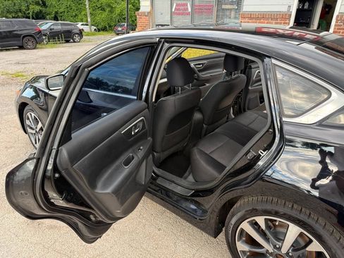 Used 2017 Nissan Altima 2.5 SR FWD image 10