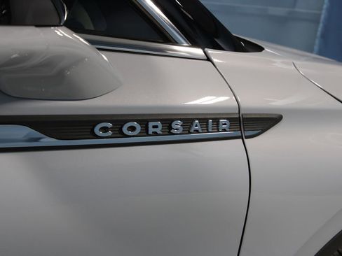 Used 2025 Lincoln Corsair AWD image 39