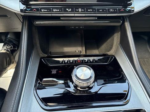 Used 2023 Jeep Wagoneer Series II AWD/4WD image 31
