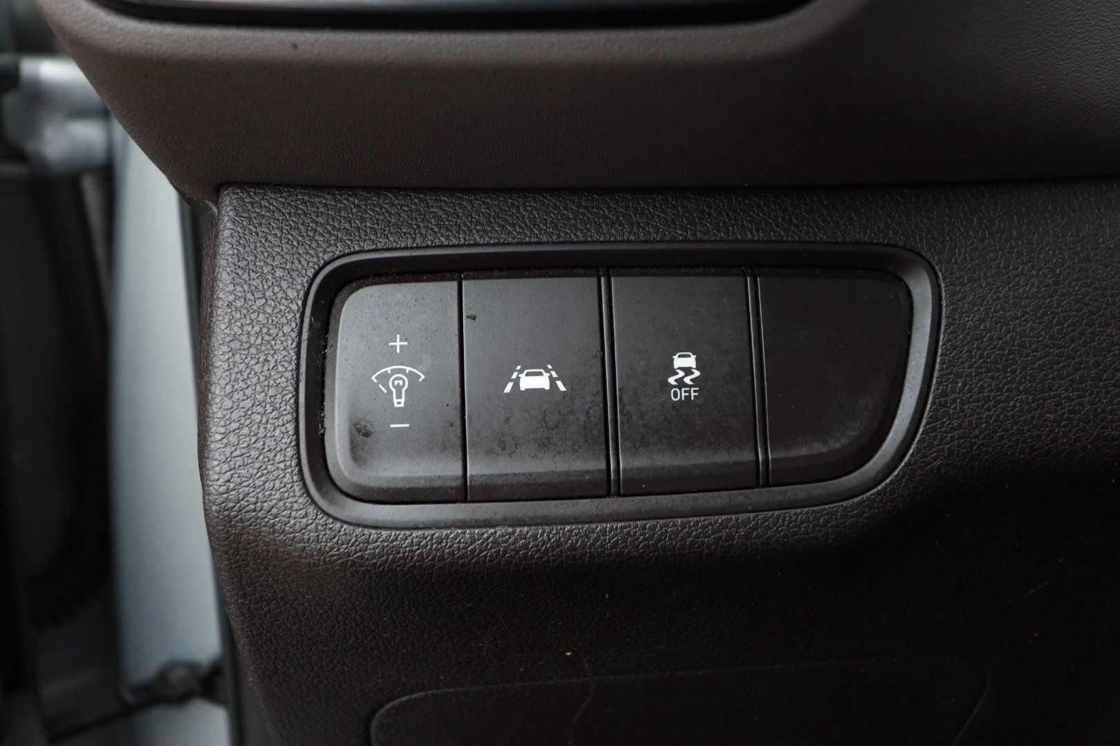 Used 2020 Hyundai Santa Fe SE FWD image 18