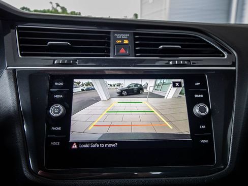 Certified 2023 Volkswagen Tiguan SE R-Line FWD image 41