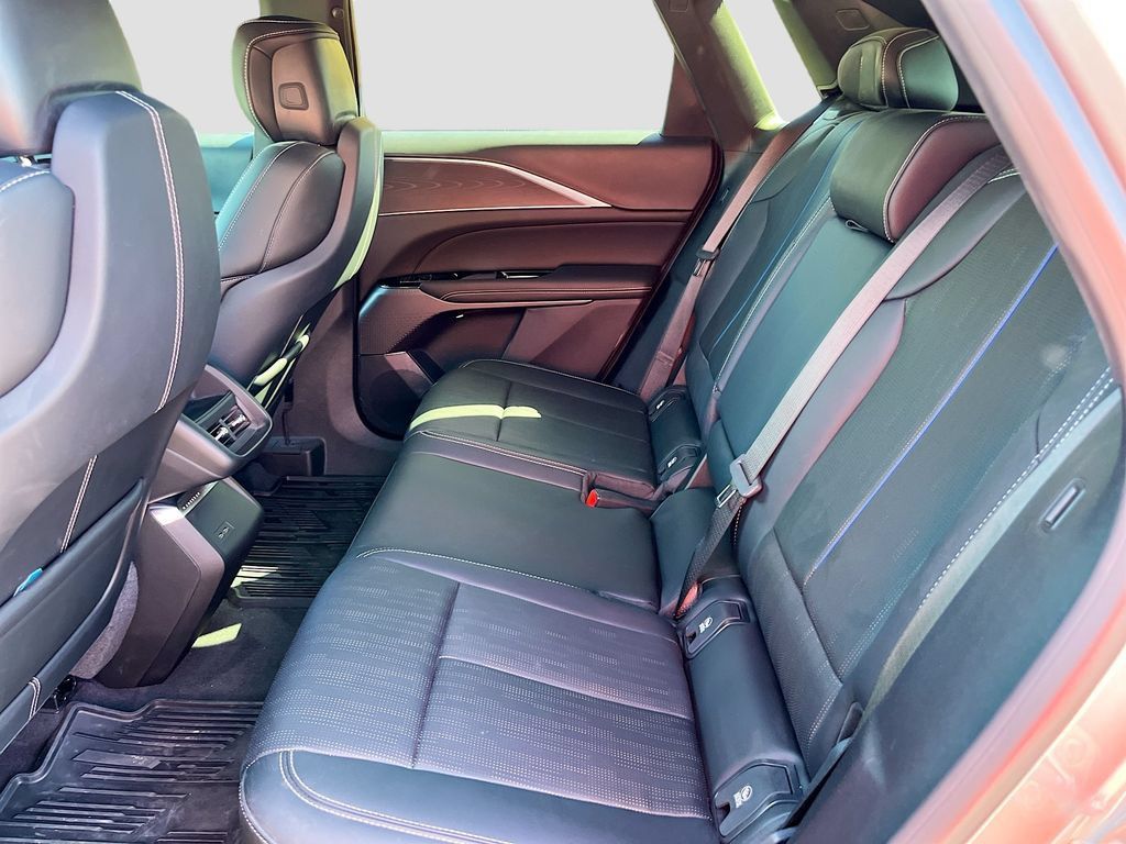 Used 2025 Cadillac Lyriq Sport RWD image 23