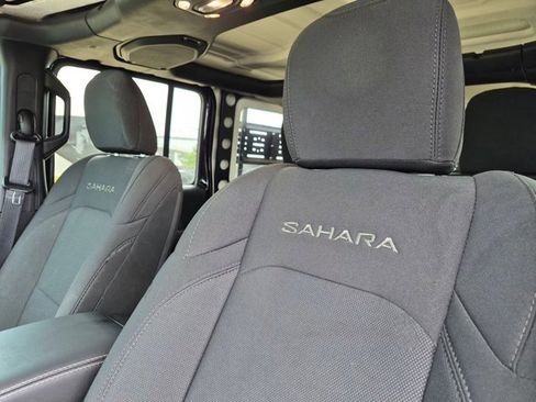 Used 2023 Jeep Wrangler Unlimited Sahara AWD/4WD image 15