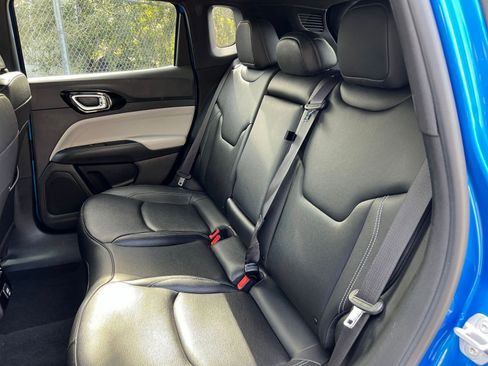 Used 2025 Jeep Compass Limited image 34