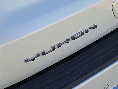 Used 2022 GMC Yukon SLT w/ SLT Premium Package image 12