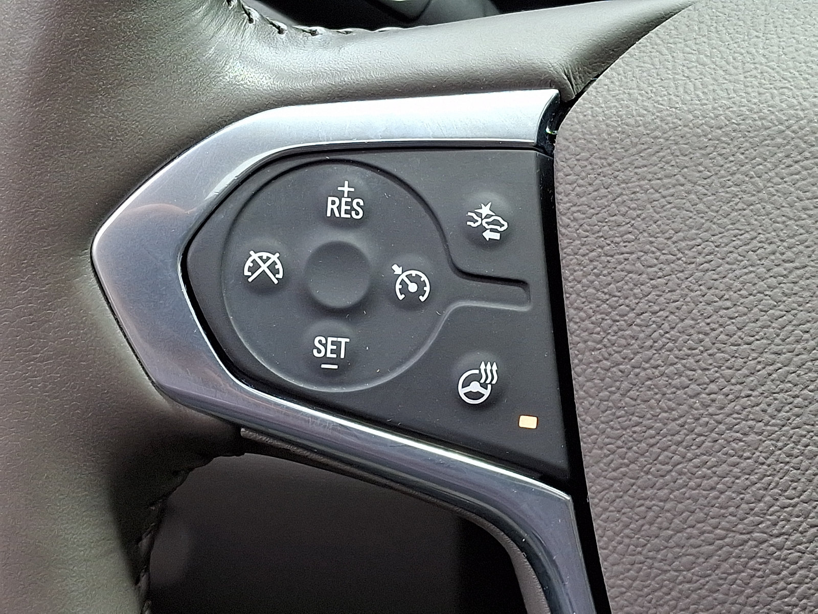 Used 2021 Chevrolet Traverse LT w/ LT Premium Package AWD/4WD image 23