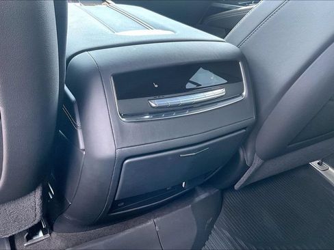 Used 2025 Cadillac Escalade ESV Premium Luxury AWD/4WD image 32