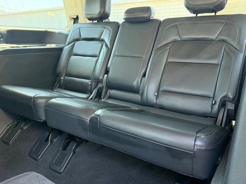 Used 2025 Lincoln Navigator Reserve AWD/4WD image 32