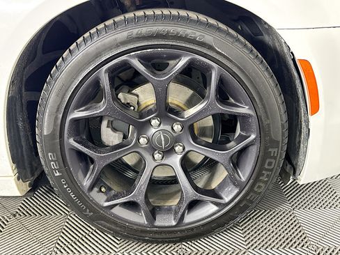 Used 2019 Chrysler 300 Touring w/ Sport Appearance Package image 29
