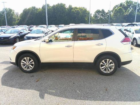 Used 2014 Nissan Rogue SV image 3