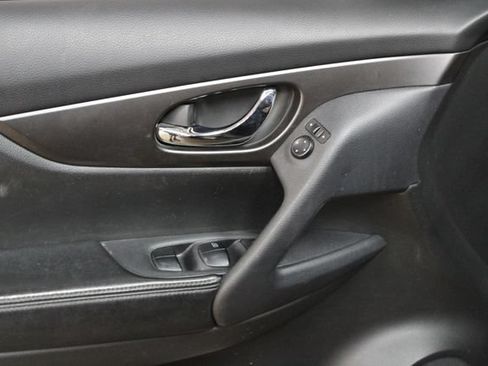 Used 2015 Nissan Rogue SV AWD/4WD image 13