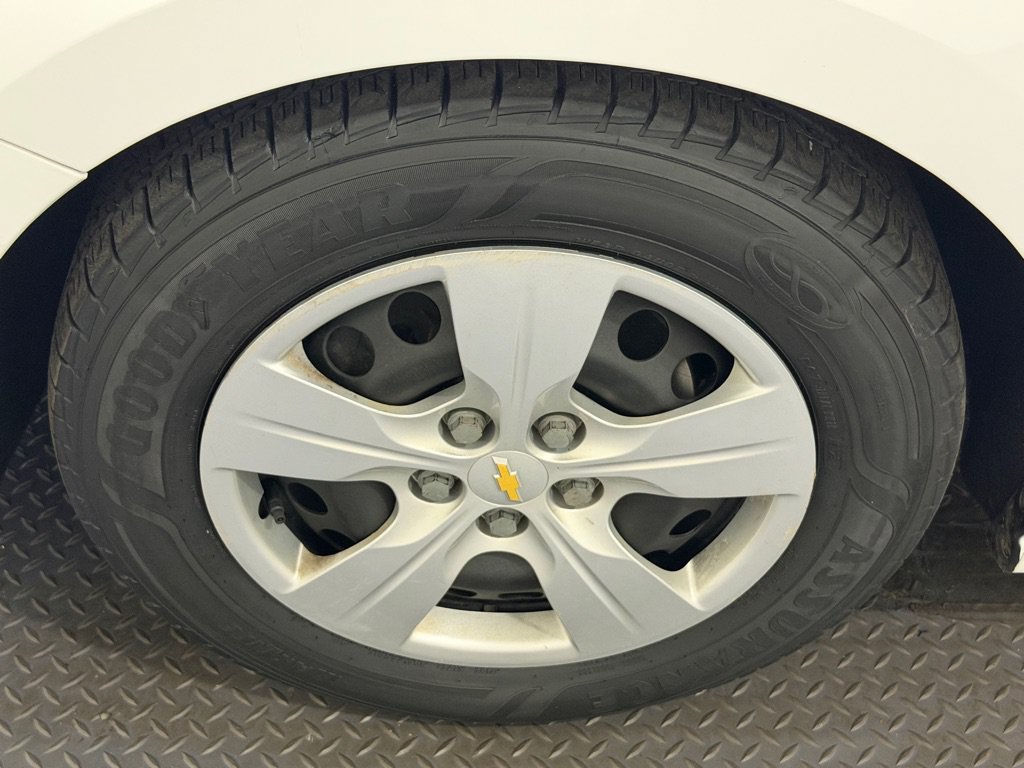 Used 2017 Chevrolet Cruze LS FWD image 20