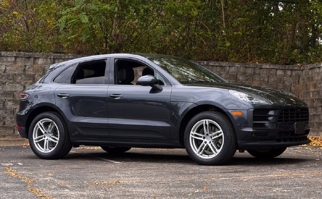 Used 2023 Porsche Macan AWD/4WD image 3