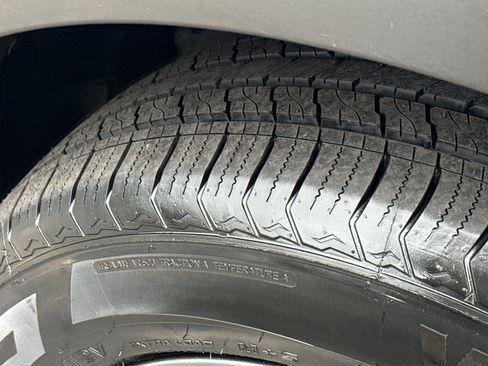 Certified 2024 Nissan Pathfinder SV image 10