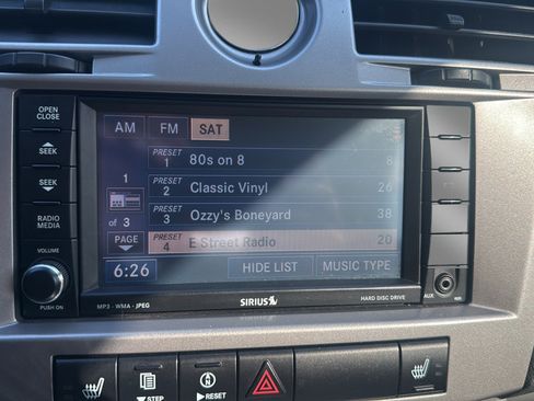 Used 2008 Chrysler Sebring Limited w/ Luxury Group FWD image 17