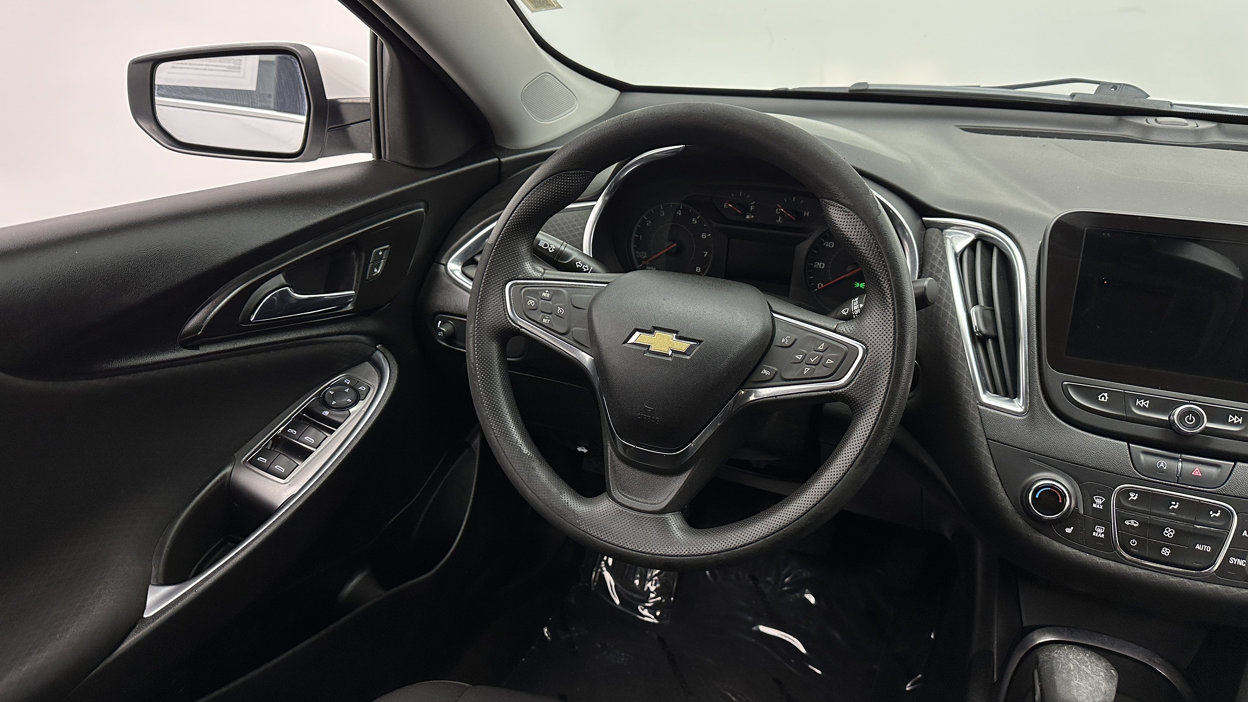 Used 2021 Chevrolet Malibu LT FWD image 29