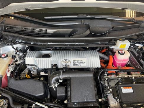 Certified 2017 Toyota Prius V Three FWD image 20