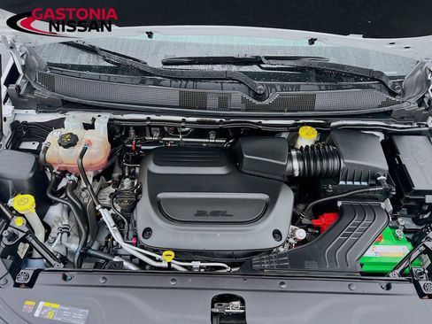 Used 2024 Chrysler Pacifica Touring image 39