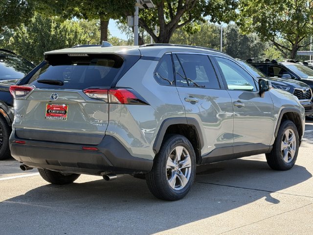 Used 2022 Toyota RAV4 XLE AWD/4WD image 4