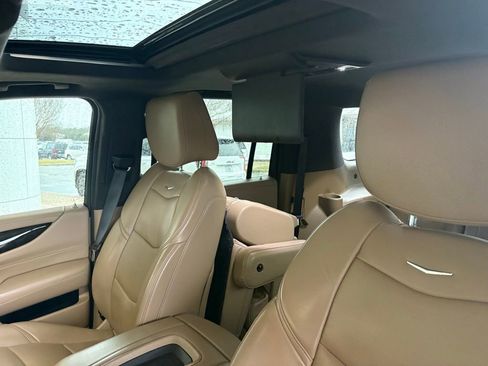 Used 2019 Cadillac Escalade ESV Platinum image 2