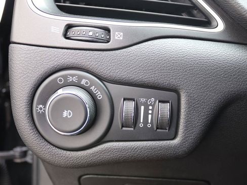 Used 2021 Jeep Cherokee Trailhawk AWD/4WD image 27