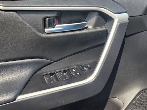 Used 2021 Toyota RAV4 XLE Premium FWD image 10