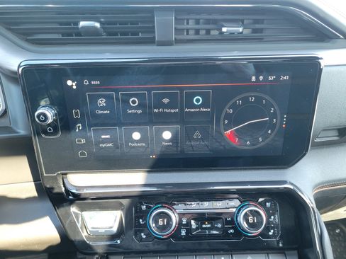 Used 2024 GMC Sierra 1500 AT4 w/ Technology Package image 9