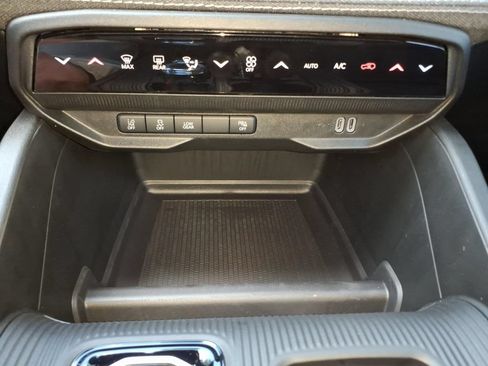 Used 2026 Jeep Cherokee Laredo AWD/4WD image 23