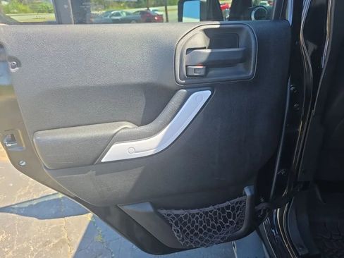 Used 2014 Jeep Wrangler Unlimited Sahara w/ Max Tow Package AWD/4WD image 20