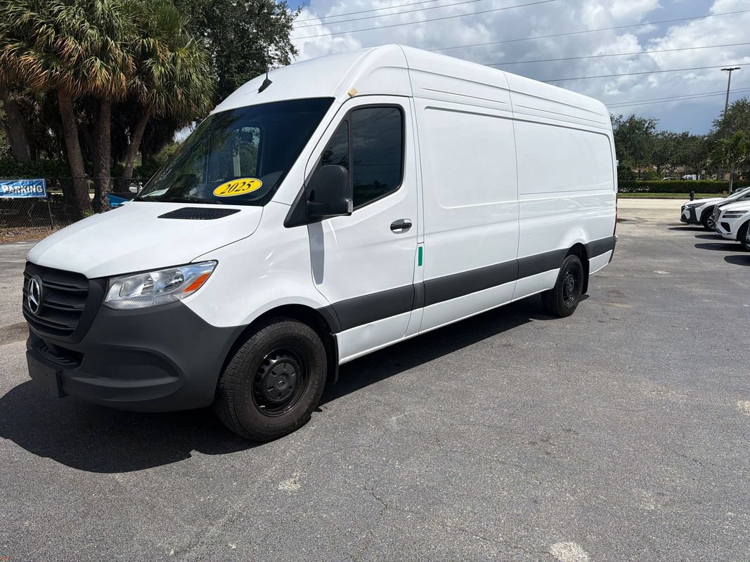 Used 2025 Mercedes-Benz Sprinter 2500 image 1