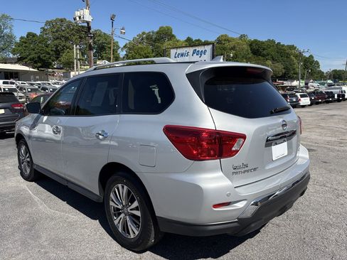 Used 2020 Nissan Pathfinder SV image 3