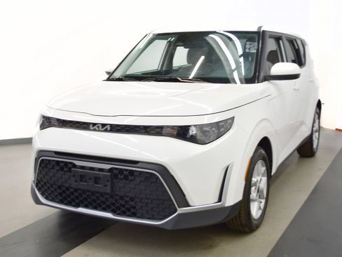 Used 2025 Kia Soul LX w/ LX Technology Package image 5