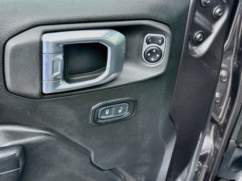 Used 2023 Jeep Wrangler Unlimited Rubicon 4xe w/ Cold Weather Group AWD/4WD image 19
