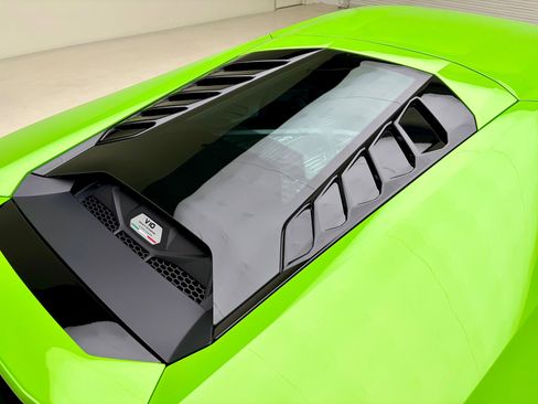 Used 2022 Lamborghini Huracan EVO RWD image 14