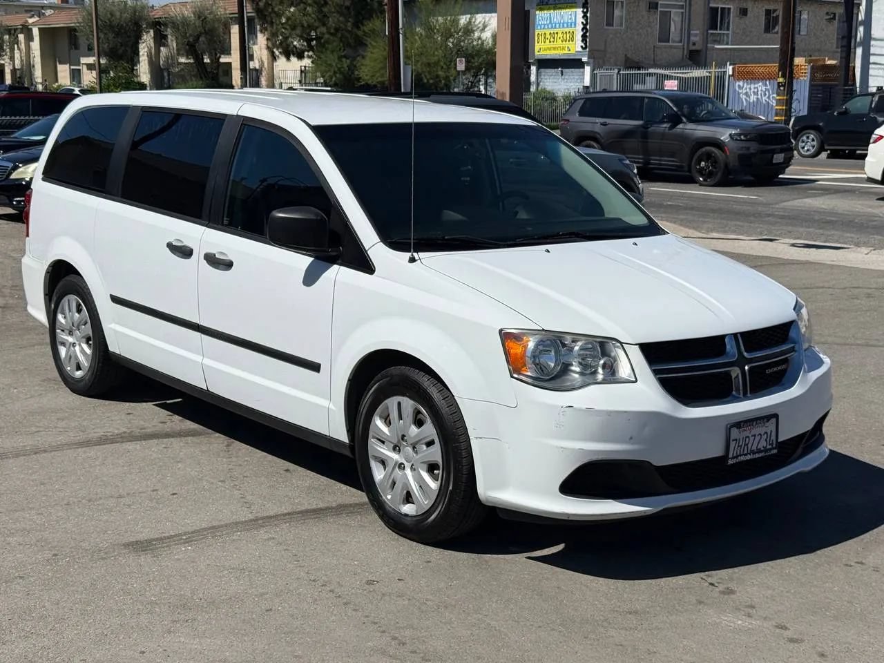 Used 2015 Dodge Grand Caravan American Value Package w/ UConnect Hands-Free Group FWD image 3