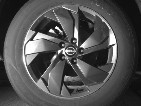 Used 2025 Nissan Rogue SV image 15