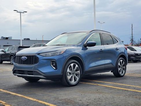 Used 2023 Ford Escape Platinum w/ Class II Trailer Tow Package image 34