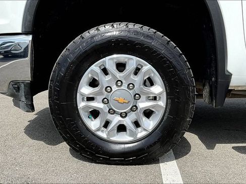Used 2022 Chevrolet Silverado 2500 LT w/ Convenience Package AWD/4WD image 8