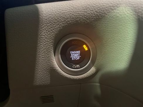 Used 2020 Chrysler Pacifica Limited FWD image 22